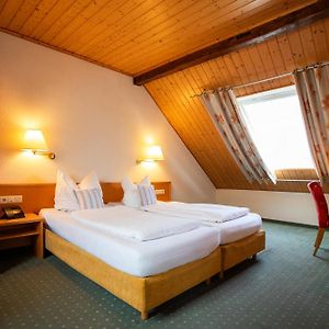 Zimmer mit Kingsize-Bett